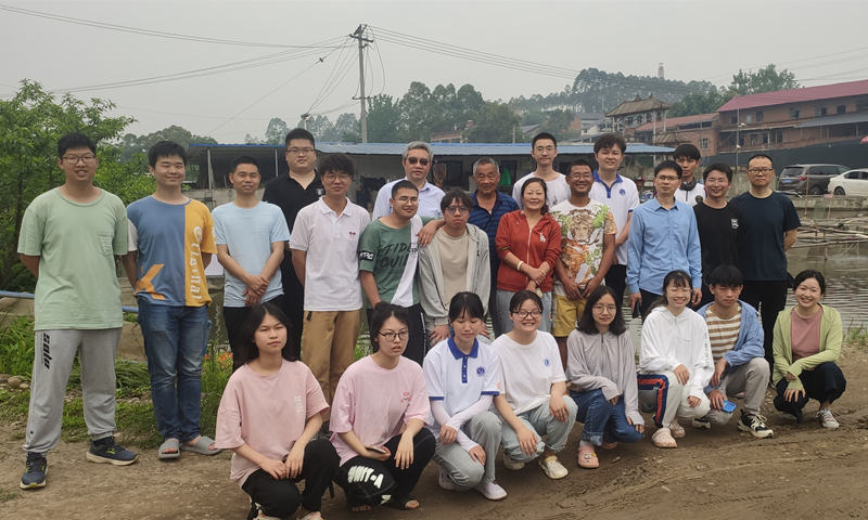 公司领导检查生产实习 谭觅摄_副本.jpg